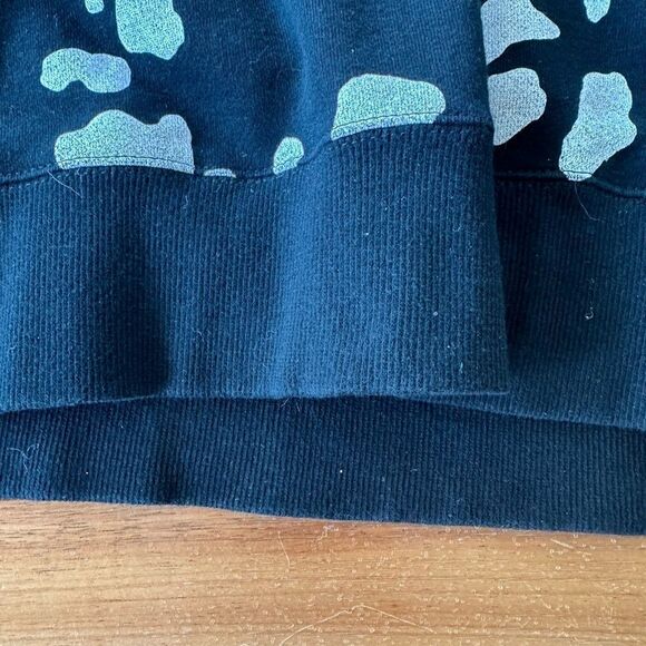 Marc Jacobs black and white paw print pullover sweatshirt. Size large - Picture 5 of 7